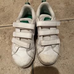 adidas ホワイトスニーカー19cmの画像