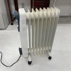 事務所移転のため売ります。オイルヒーター400ワットから900w温度調節あり。の画像