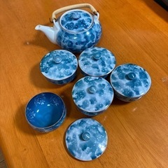 蓋つき湯呑みと急須