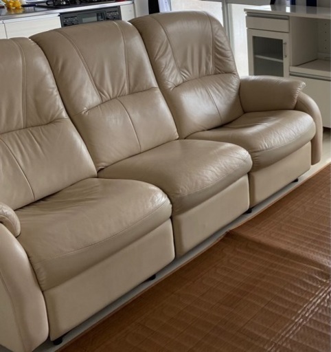 12日引取り限定でお値下げ☆テーブル付リクライニングソファー