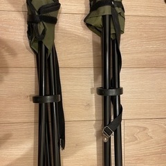 折りたたみテーブルとイスの画像