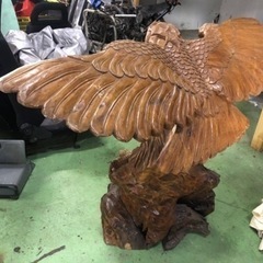 オブジェ　置物　鷹 タカ　鷲 ワシ　鳥　飾り　木製　木彫り　特大の画像
