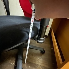 椅子(赤黒色)の画像