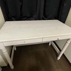 机(白色)の画像