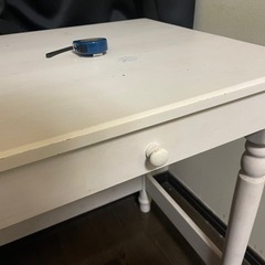 机(白色)の画像