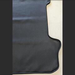 キャラバンNV350純正ラゲッジマットの画像