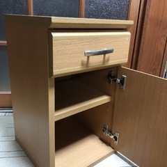 ベッド サイドテーブル 引き出し付きの画像