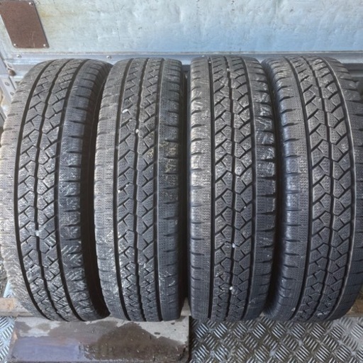 バリ山　BRIDGESTONE ブリヂストン　ブリジストン　VL1 195/80R15 107/105L LT スタッドレス　タイヤ　2021年〜2022年　15インチ　②