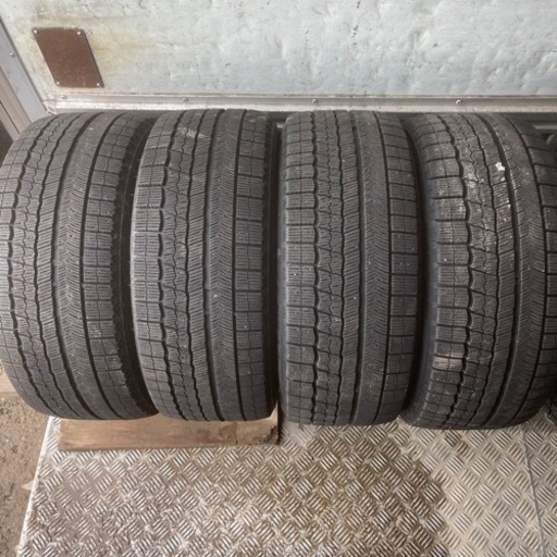 極上タイヤ　NANKANG WINTERSAF WS-1 235/45R17 スタッドレス　タイヤ　2020年製　17インチ