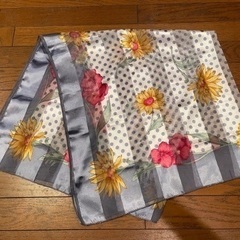 軽〜い水玉🙆‍♀️&花柄の大型スカーフ💐