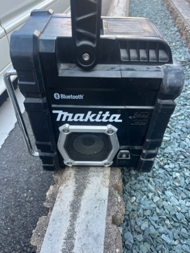 マキタ　充電式ラジオ　MR108