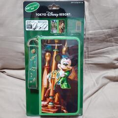 東京ディズニーランドフォレストシアタースマホケース＆缶バッチセットの画像