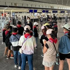 主に小学生向けの成田空港社会科見学ツアーのご案内業務の画像