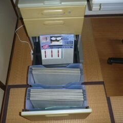 値引！中古 事務用スチールデスク、ワゴン、イス(訳アリ!!)など1式の画像