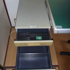 値引！中古 事務用スチールデスク、ワゴン、イス(訳アリ!!)など1式の画像