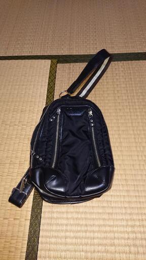 BEAMSボディバッグ