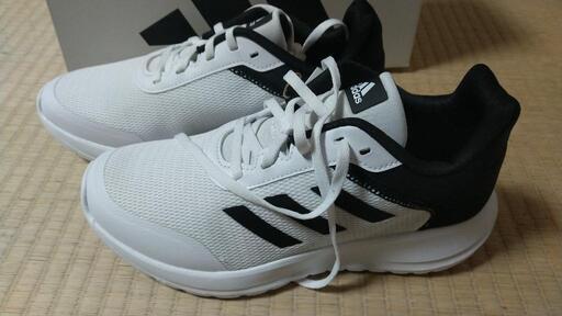 新品　アディダススニーカー　　24.5
