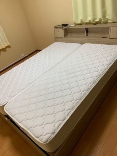 クイーンベッド