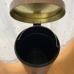 ゴミ箱の画像