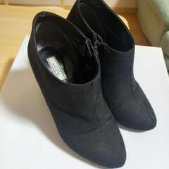 ILIMA　スエード ブーティ22cm　ショートブーツ　黒の画像