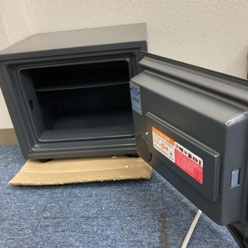 金庫 (定価22440円)