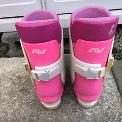 スキー靴（ピンク・小さめ）の画像