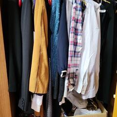 洋服の詰め合わせ