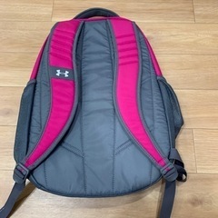 アンダーアーマーのリュクサック（大きめ）の画像