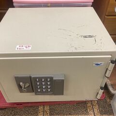 ☆中古￥4,500！金庫　家具　収納家具　幅49㎝ｘ奥行42㎝ｘ...
