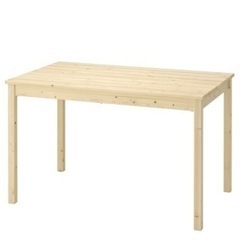 IKEAのダイニングテーブル