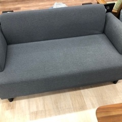 IKEAの2人掛けソファのご紹介です.