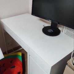IKEAのパソコンデスクと椅子セット