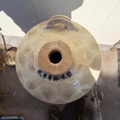 あまり見かけないデザインの壺の画像