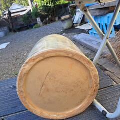 あまり見かけないデザインの壺の画像