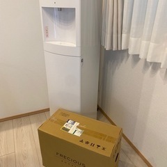 ウォーターサーバー　【2700円相当の水付き】