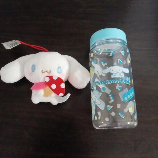 シナモンのぬいぐるみとミニ水筒
