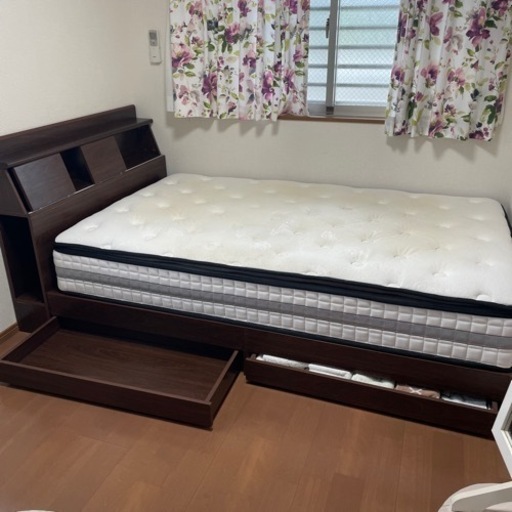 セミダブルベッド