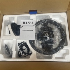 Thrustmaster PS5 PS4 スラストマスター T-GT II ステアリングコントローラー ペダルセット PlayStation5/PlayStation4 グランツーリスモ 正式ライセンス リアルタイムフォースフィードバック ブラシレス40Wモーター 磁気テクノロジー 着脱式ステアリングホイールの画像