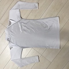 白　アンダーシャツ　長袖の画像