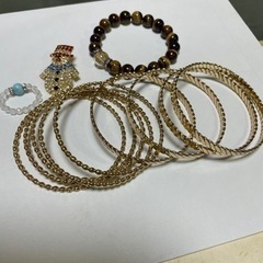 ネックレス、ブレスレット、ブローチ等の画像