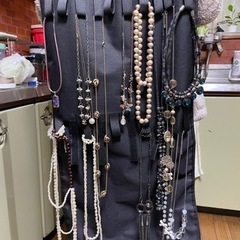 ネックレス、ブレスレット、ブローチ等の画像