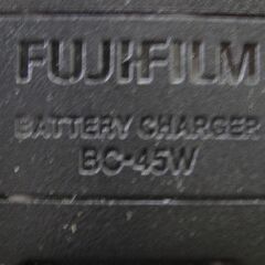 【①】フジフィルム（富士フィルム）　バッテリーチャージャー　BC-45W　の画像