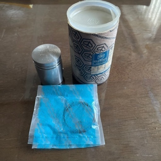 ベスパ　純正「v50s」ピストンキット　　送料込み！