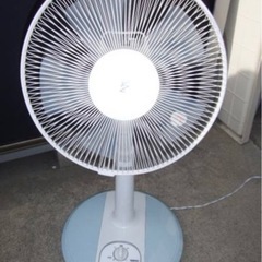 季節外れの扇風機^_^ 清潔に保管してあります。^_^