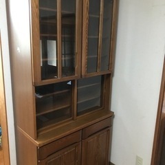 食器棚の画像