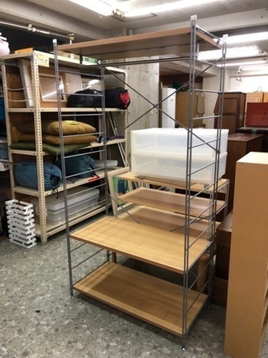 シンプルなシェルフ