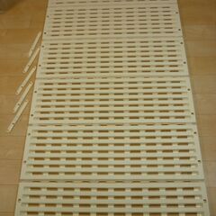 ベルメゾン 軽量樹脂折りたたみすのこベッド ＜シングル＞【布団が干せる】ホワイトの画像