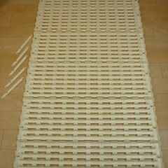 ベルメゾン 軽量樹脂折りたたみすのこベッド ＜シングル＞【布団が干せる】ホワイトの画像