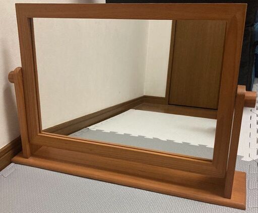 大きめの木製卓上ミラー