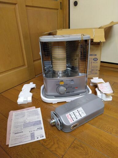 世田谷区近辺配送可能　未使用品　美品　コロナ CORONA SX-2412Y-S　 [石油ストーブ 木造：7畳 コンクリート：9畳 シルバー]